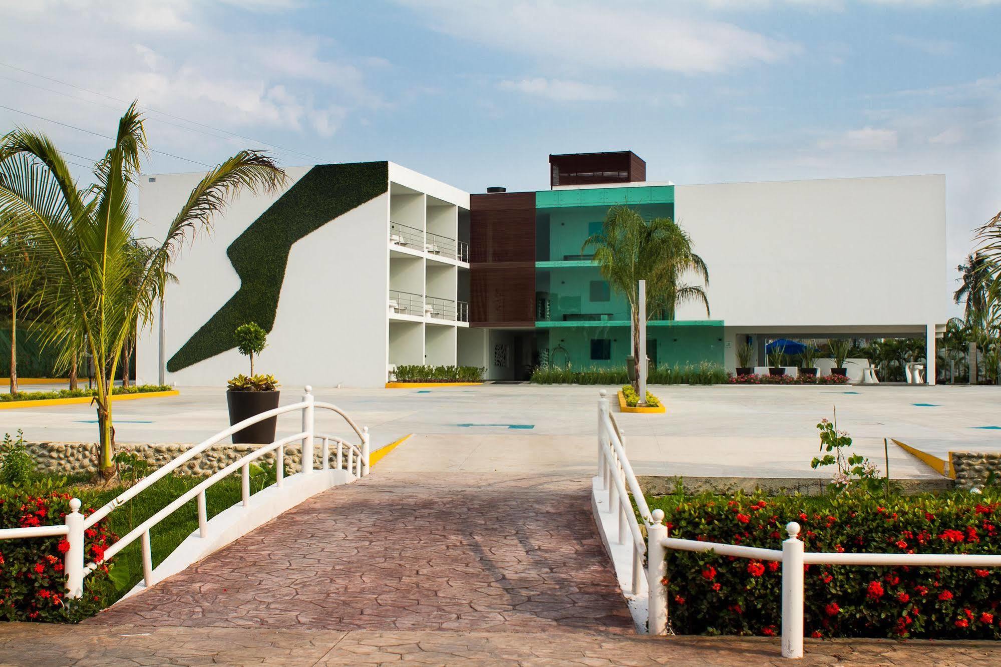 Hotel Aqua Spa & Resort Martínez de La Torre Exterior foto